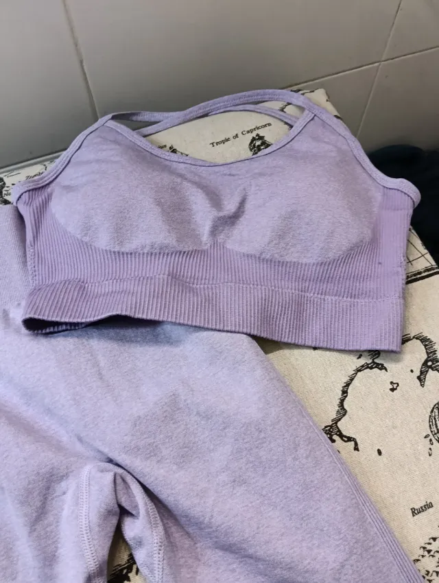 Conjunto deportivo lila talla única