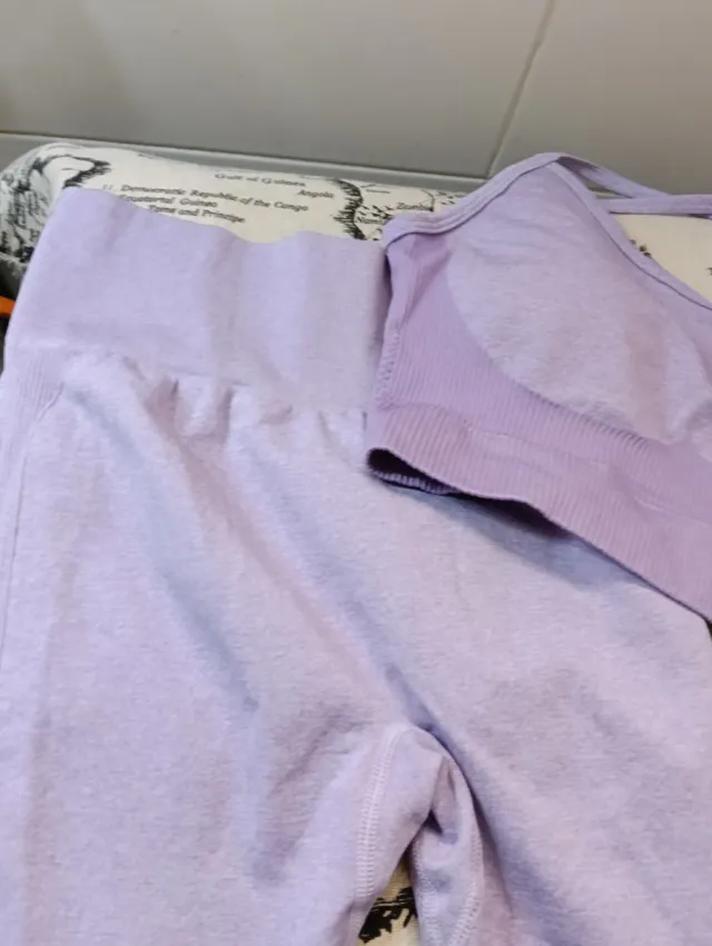 Conjunto deportivo lila talla única