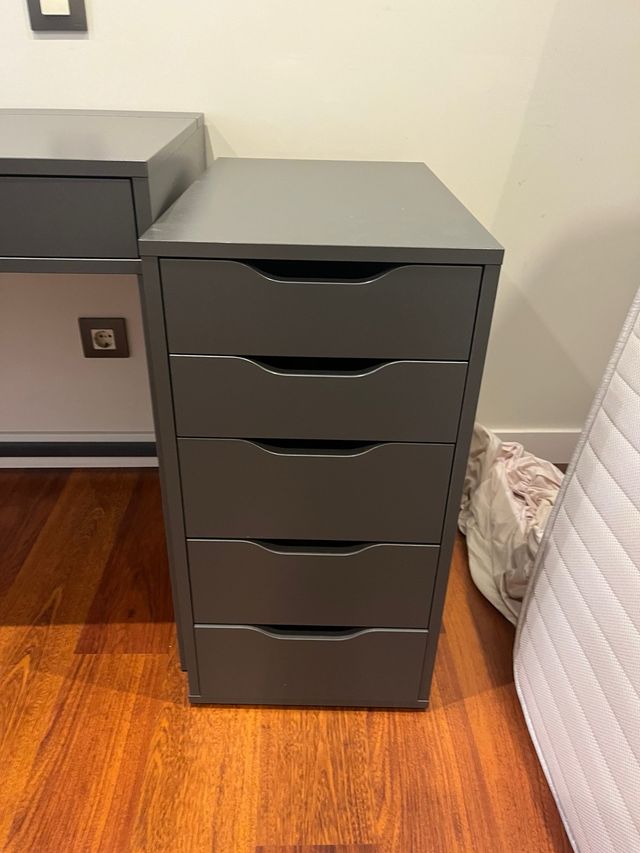 Cajonera gris de madera modelo Alex Ikea
