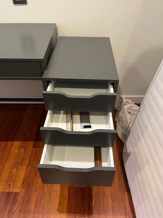 Cajonera gris de madera modelo Alex Ikea