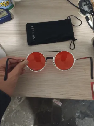 Occhiali da sole Pier One rotondi rossi