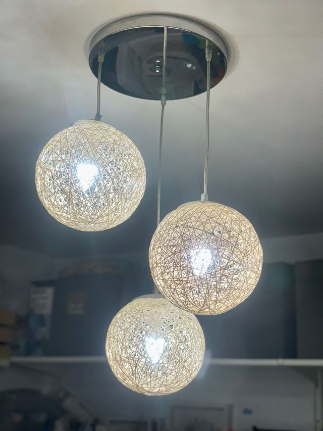 Lámpara de techo moderna beige y plateada