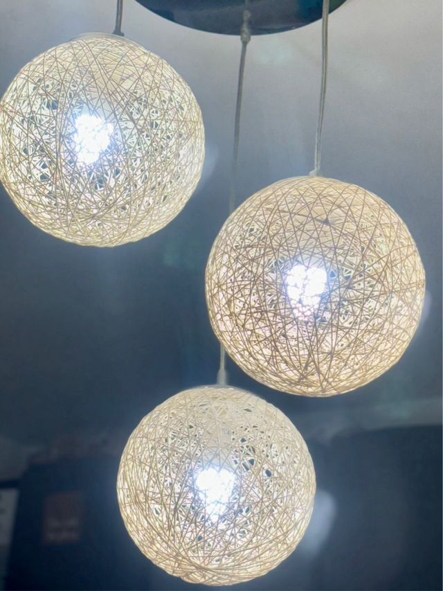 Lámpara de techo moderna beige y plateada