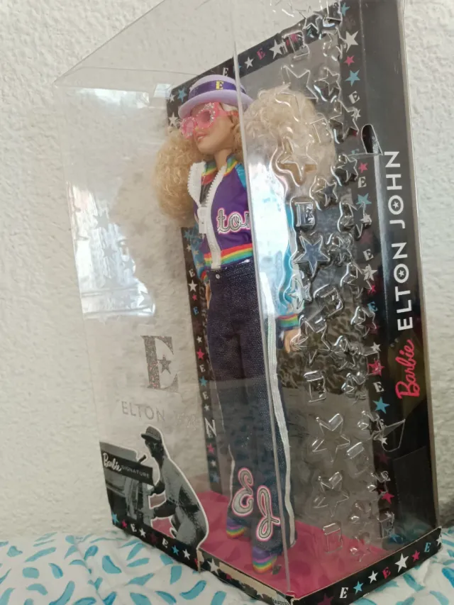 Barbie Elton John Firma