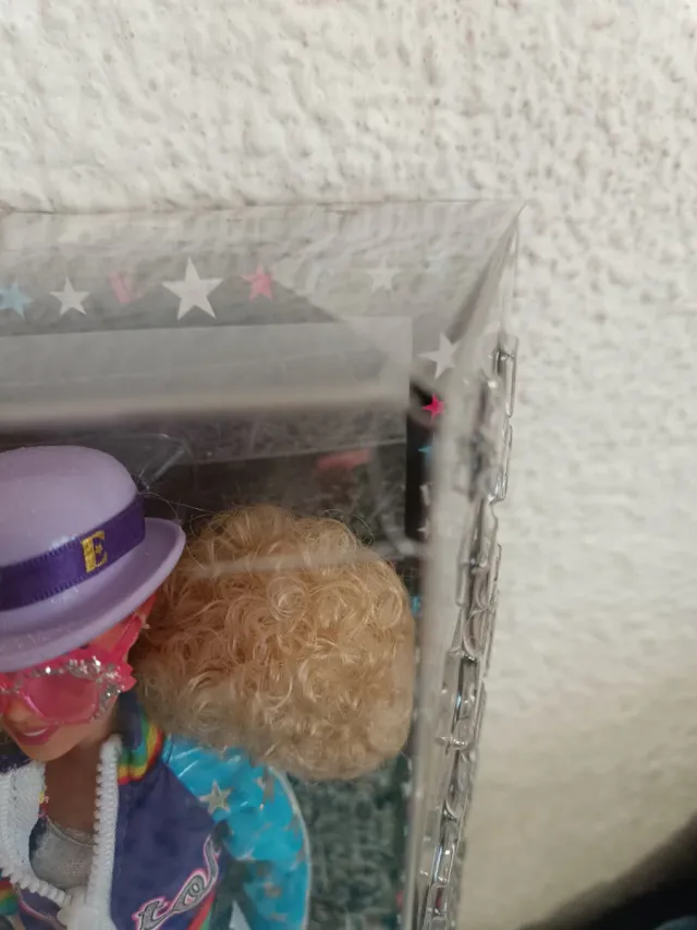 Barbie Elton John Firma