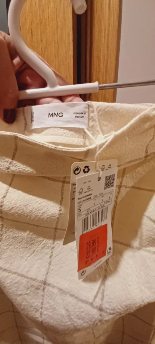 Falda de cuadros blanca y gris