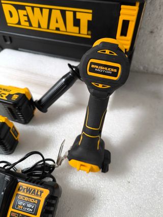Taladro Percutor DeWalt DCD996 + Baterías y Cargad