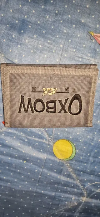 Cartera Oxbow gris y multicolor