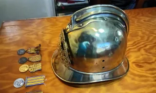 Casco Bomberos Francés Antiguo y Medallas