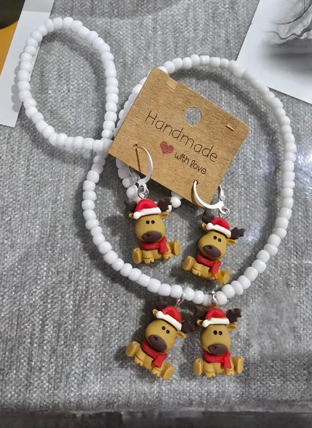 Conjunto de collar y pendientes reno