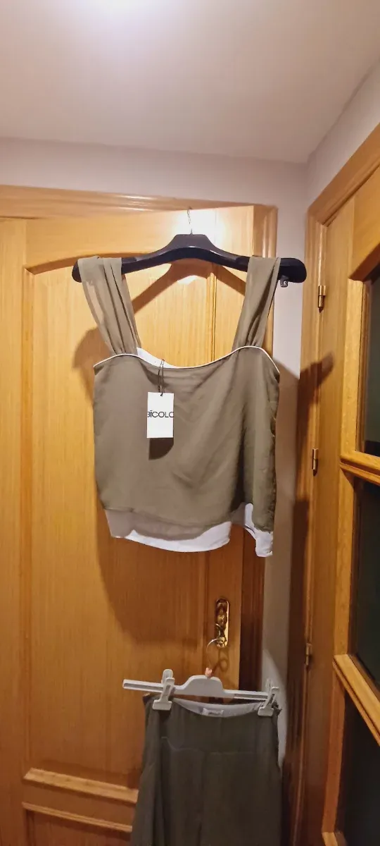 Conjunto falda y top verde y gris claro