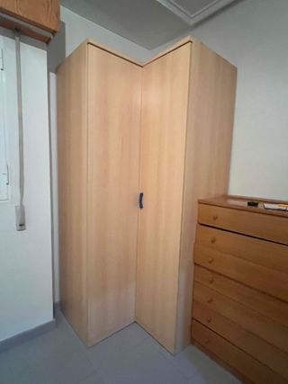 Armadio angolare in legno chiaro 210 cm