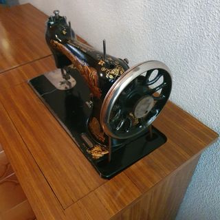 Máquina de coser antigua SINGER