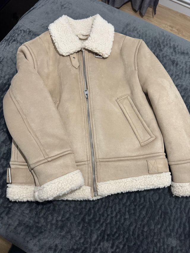 Chaqueta beige con borreguito