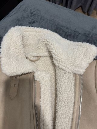 Chaqueta beige con borreguito