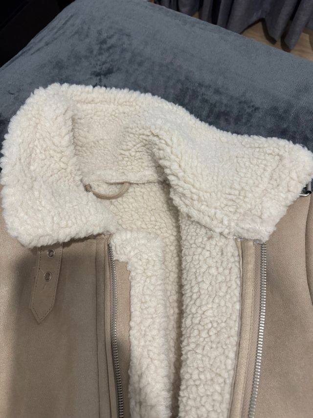 Chaqueta beige con borreguito