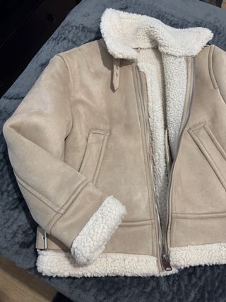 Chaqueta beige con borreguito