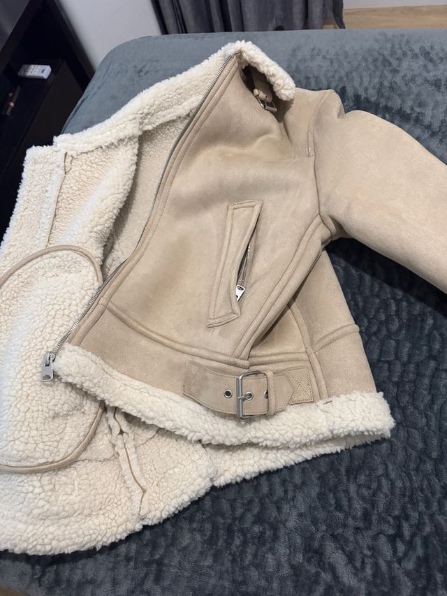 Chaqueta beige con borreguito