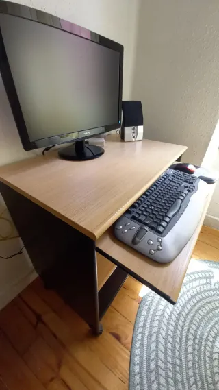 Mesa para ordenador o portátil