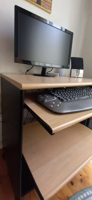 Mesa para ordenador o portátil