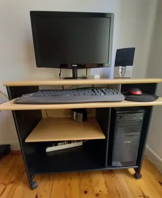 Mesa para ordenador o portátil