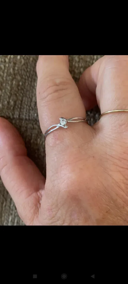 Anillo Oro Blanco 9k. Muy fino y muy bonito 375