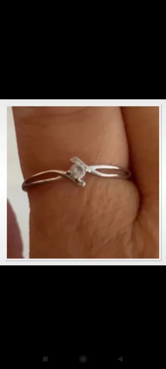 Anillo Oro Blanco 9k. Muy fino y muy bonito 375