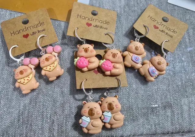 Pendientes Capibara Hecho a Mano