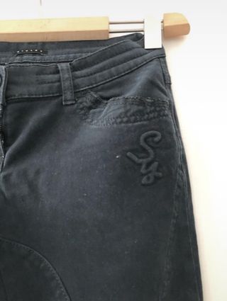 Pantaloni neri con ricamo