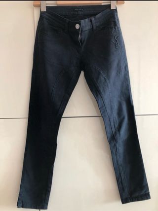Pantaloni neri con ricamo