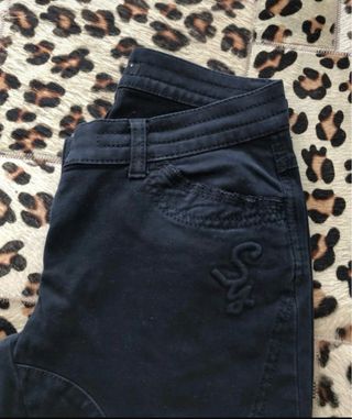 Pantaloni neri con ricamo