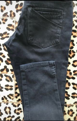 Pantaloni neri con ricamo