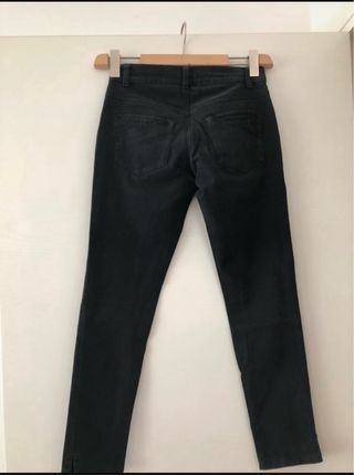 Pantaloni neri con ricamo