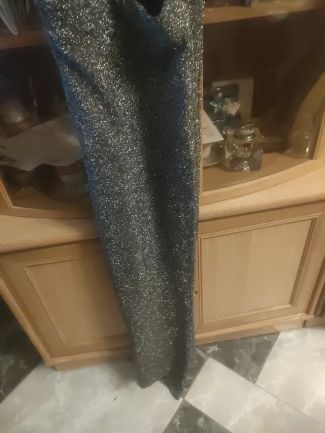 Pantalón de vestir plateado y negro.para fiestas..