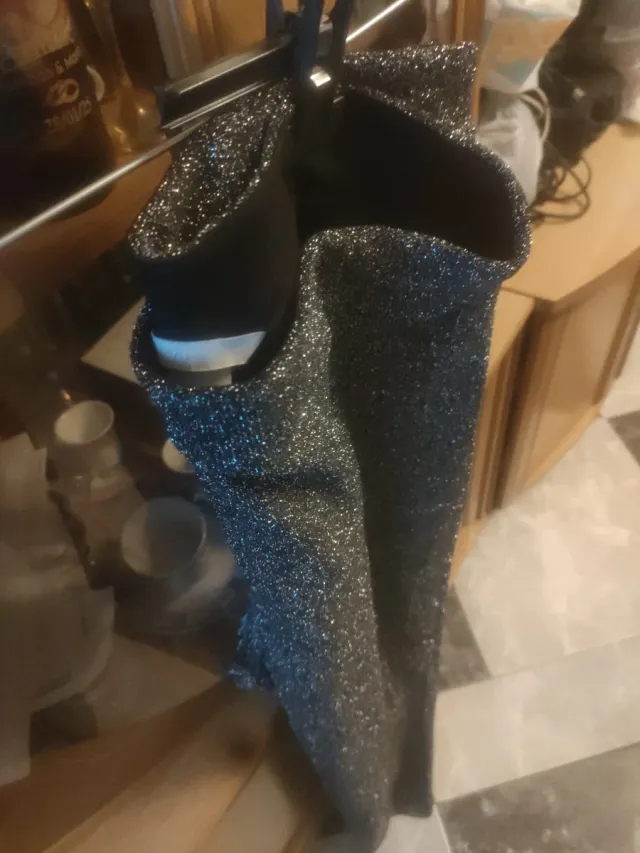 Pantalón de vestir plateado y negro.para fiestas..