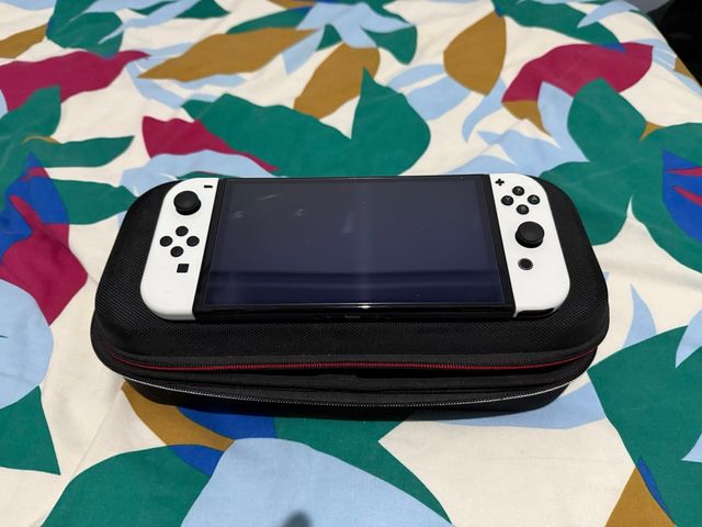 Nintendo Switch OLED Blanca y Negra