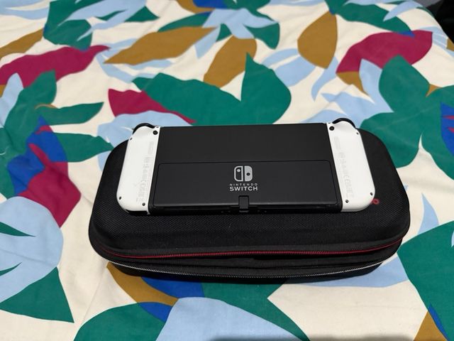 Nintendo Switch OLED Blanca y Negra