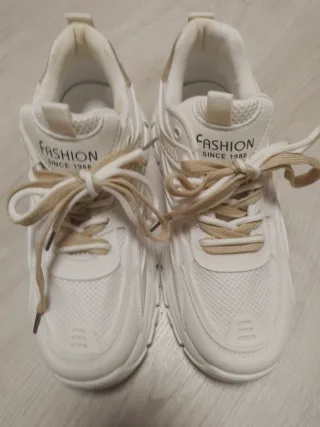 Sapatilhas Mulher Brancas e Beges