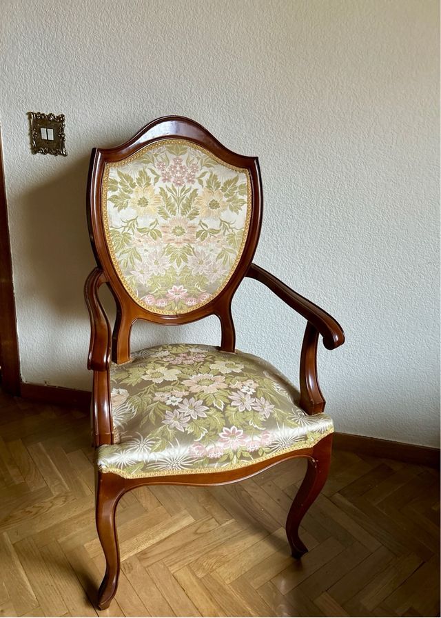 dos Sillas  comedor cabeceras tapizadas en tela