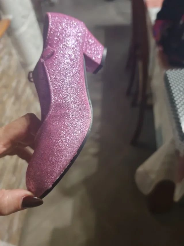 Tacones rosas brillantes