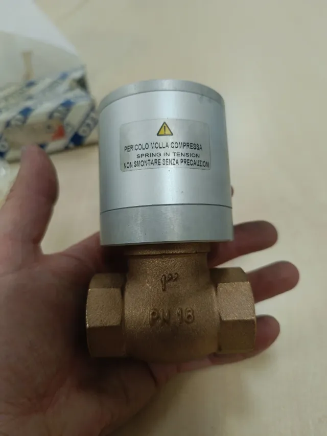 Válvula neumática AIRMATIC de 1 pulgada.