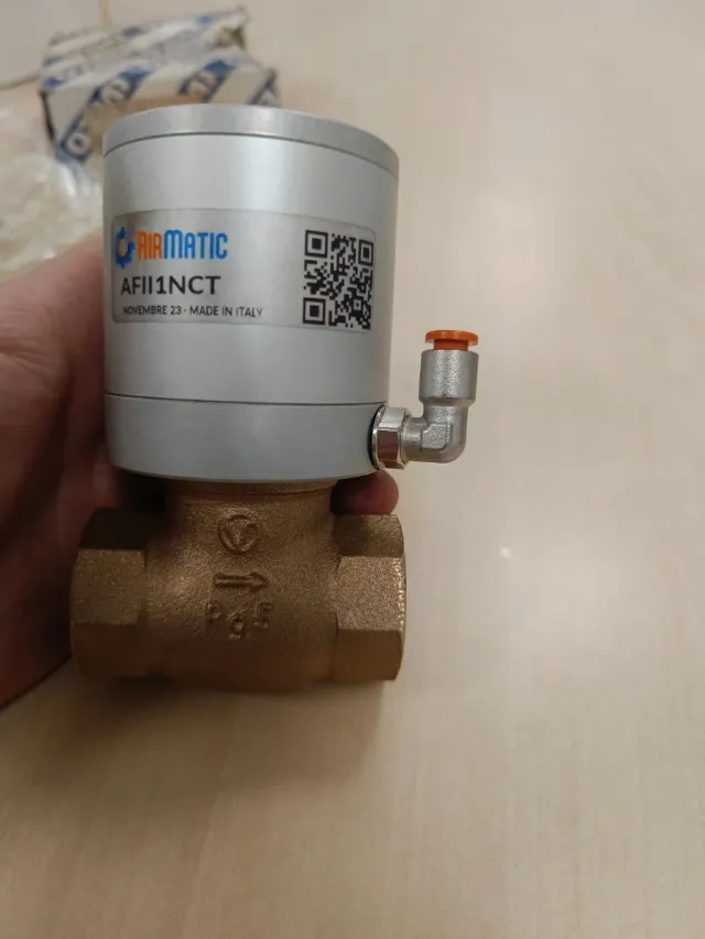 Válvula neumática AIRMATIC de 1 pulgada.