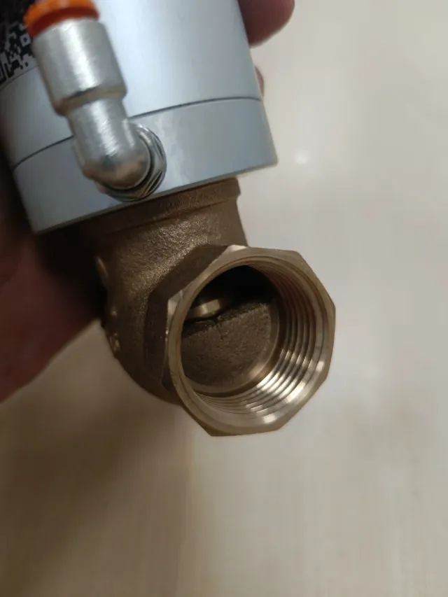 Válvula neumática AIRMATIC de 1 pulgada.