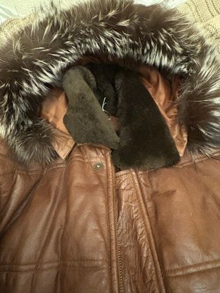 Chaqueta de cuero vintage con capucha