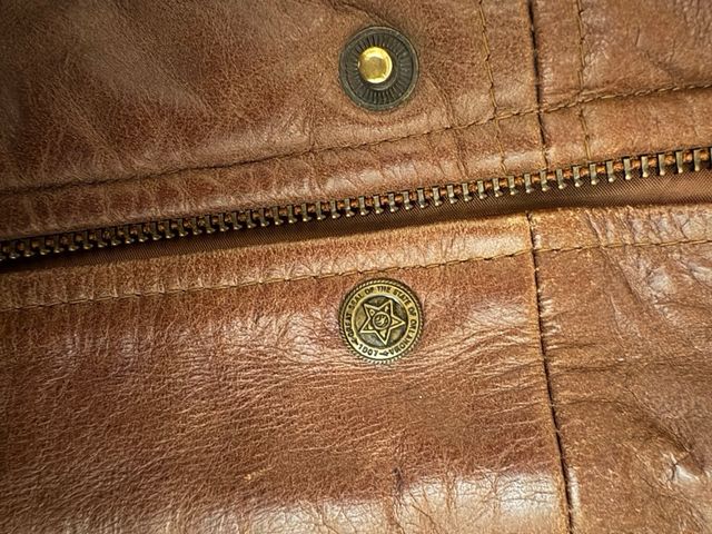 Chaqueta de cuero vintage con capucha