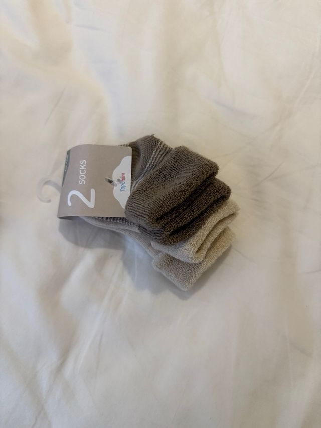 Mono bebé gris con capucha y orejas