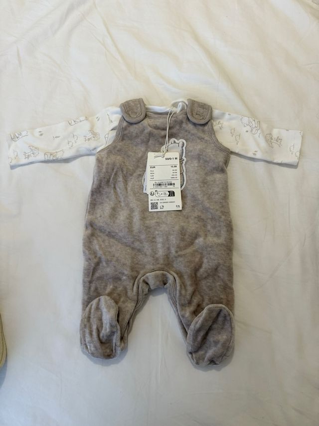 Mono bebé gris con capucha y orejas