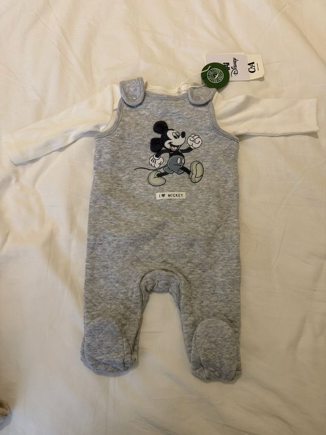 Mono bebé gris con capucha y orejas