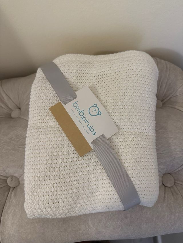 Mono bebé gris con capucha y orejas