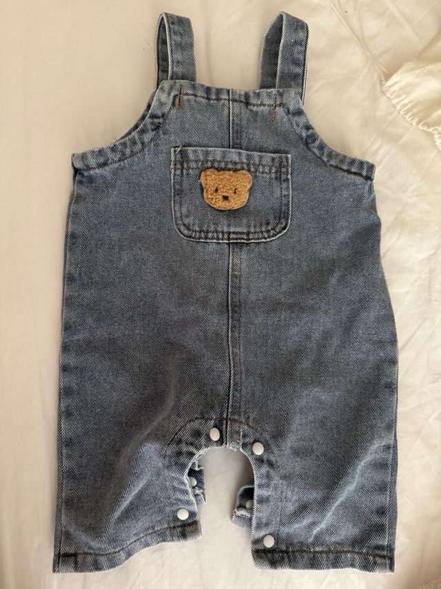 Mono bebé gris con capucha y orejas